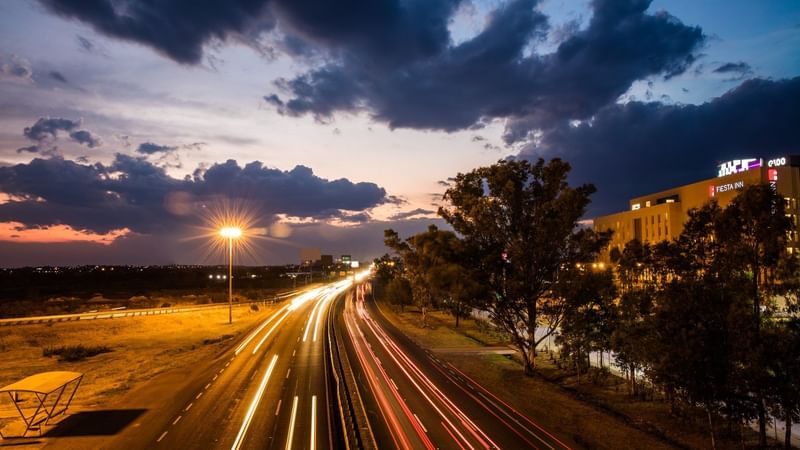 Exterior view with hotel road at FI Silao Puerto Interior