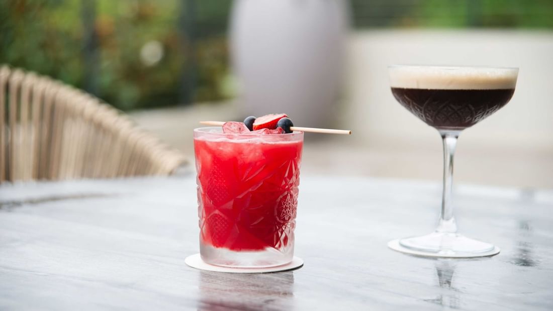 cocktails on terrace at mercure kooindah waters