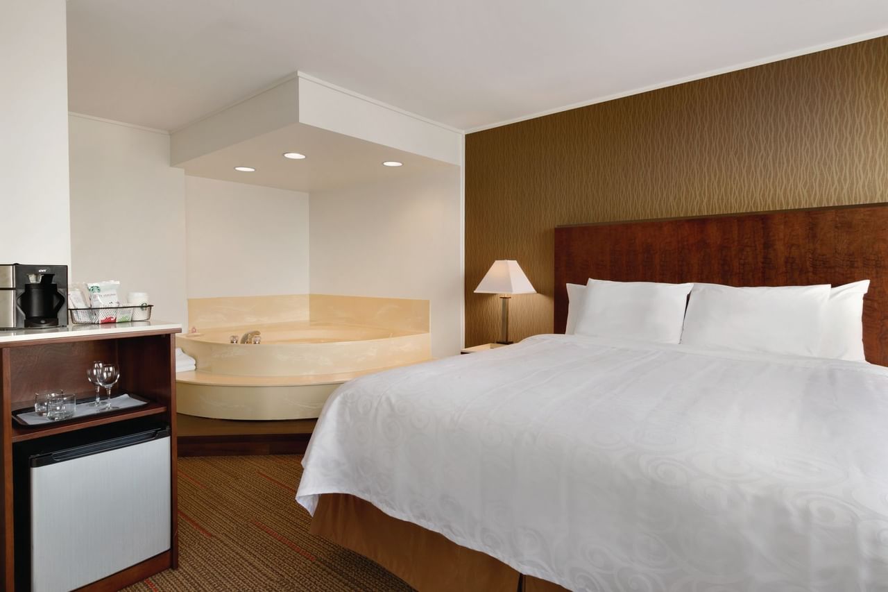 Coast Discovery Inn - Honeymoon Suite