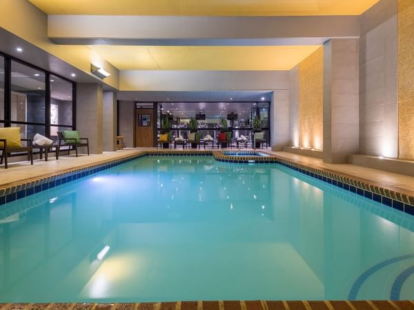 Leisure area with a swimming pool at Warwick Seattle