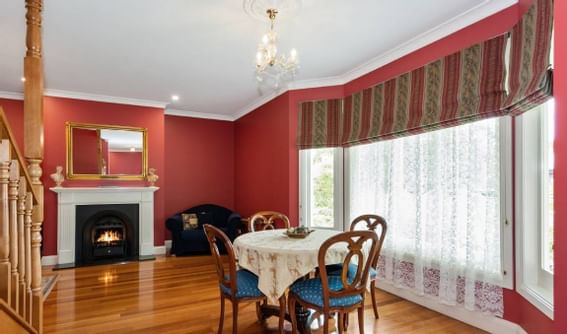 Living room in Aldemere Estate at Gordon River Cruise