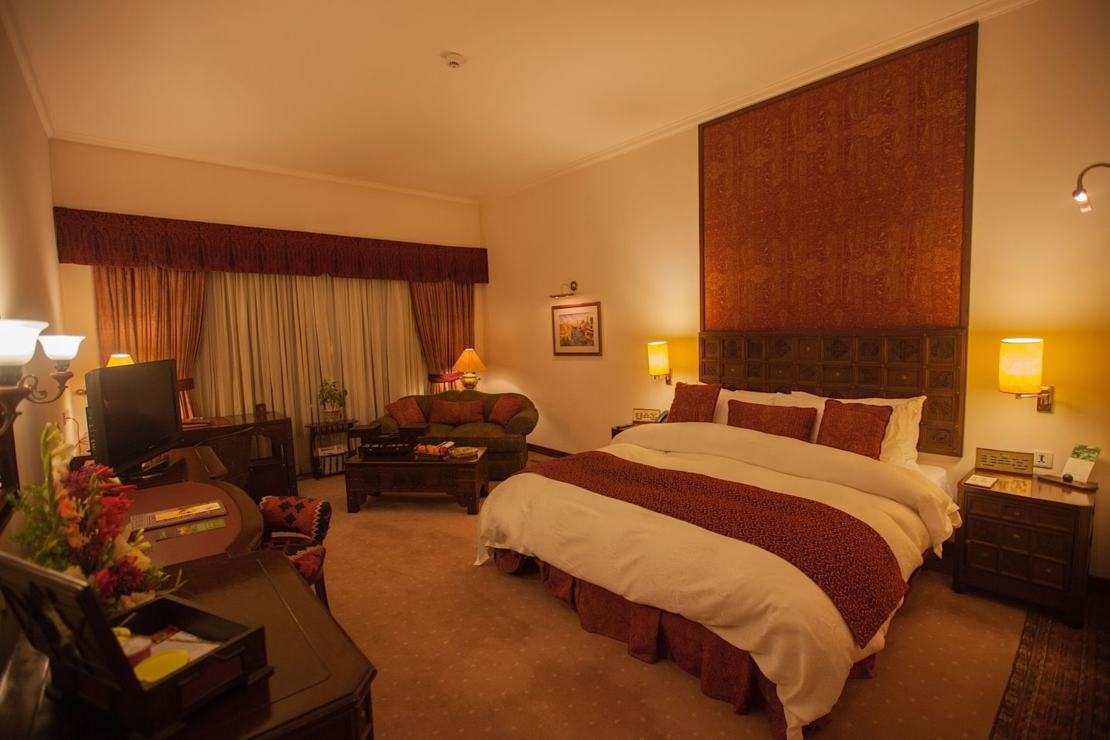 Interior view of the Junior Suite at Islamabad Serena Hotel