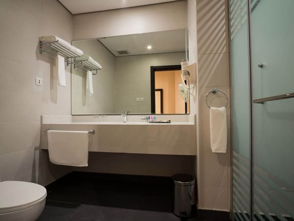 Junior Suite - WC at Naviti by Warwick Dammam