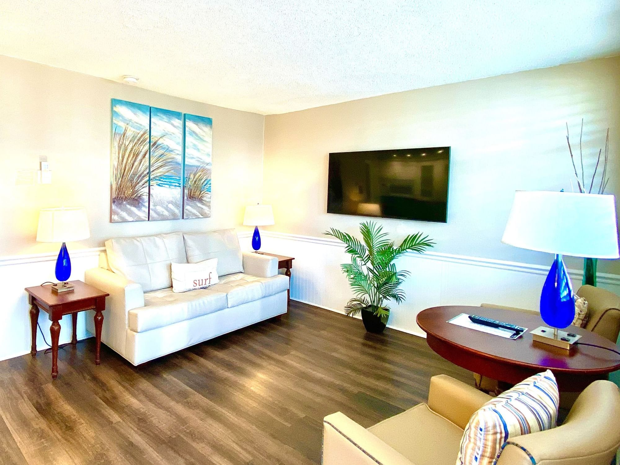 Living room in Poolside Suite at Thunderbird Resort