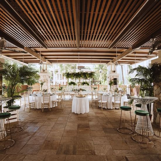 Modern Terrace Wedding set up, Pullman Palm Cove Resort