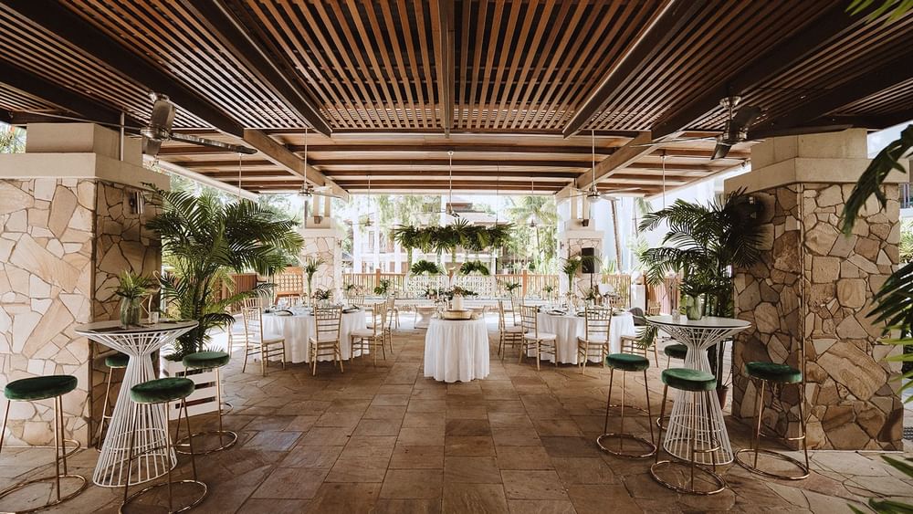 Modern Terrace Wedding set up, Pullman Palm Cove Resort