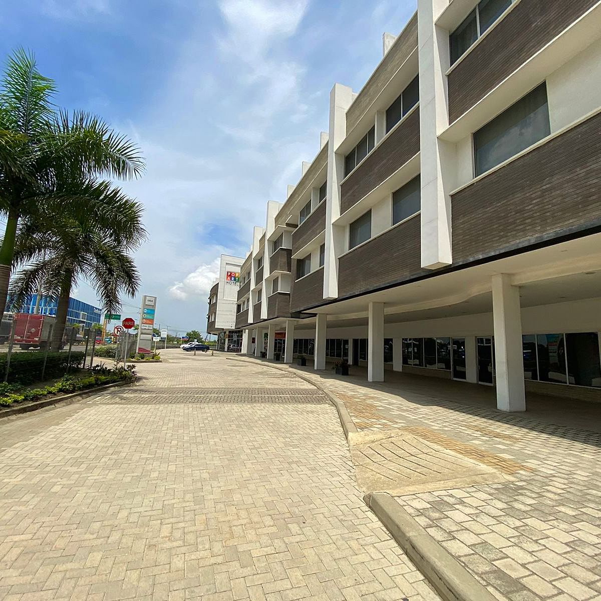 Exterior view of the Hotel CLC Mamonal Cartagena
