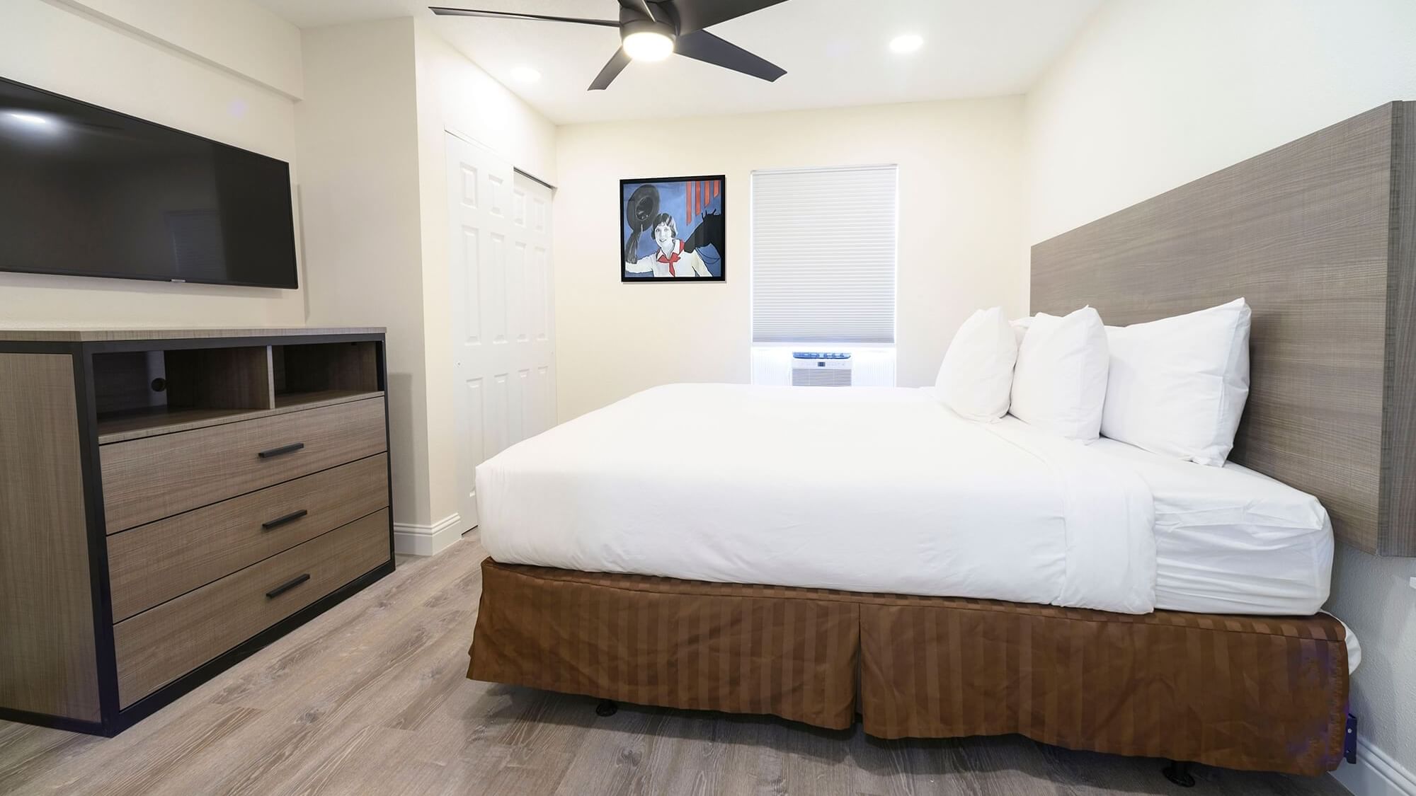  Bed of Two Bedroom Suite at Legacy Vacation Resorts 