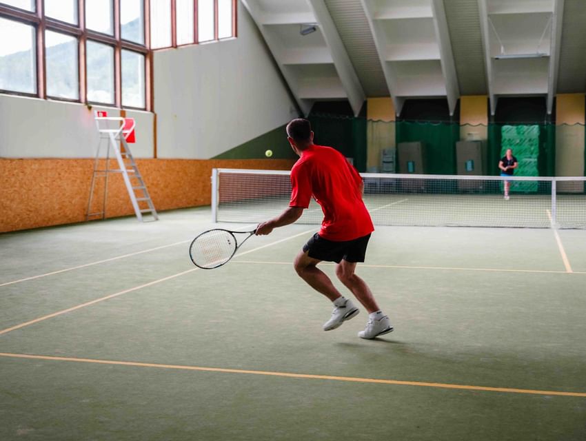 Tennisspieler in der Dachsteinhalle im Vitalhotel Gosau