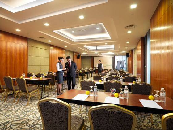 Arrangments for a meeting in Sky View room at Gardens hotels