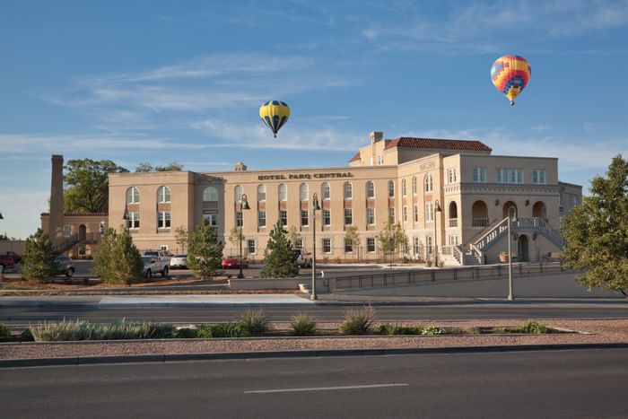 Hot air balloons over the Hotel Parq Central