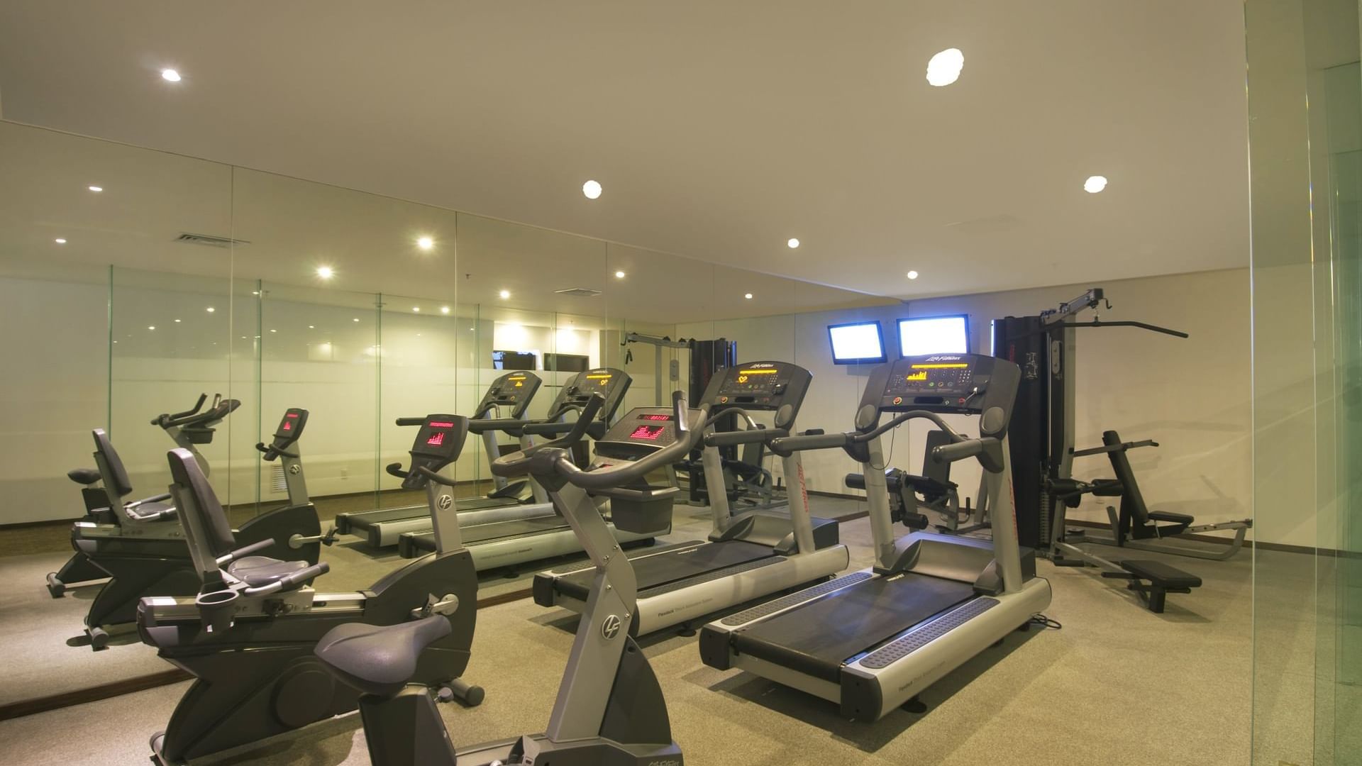 Fully equipped gym at Fiesta Inn Insurgentes Sur