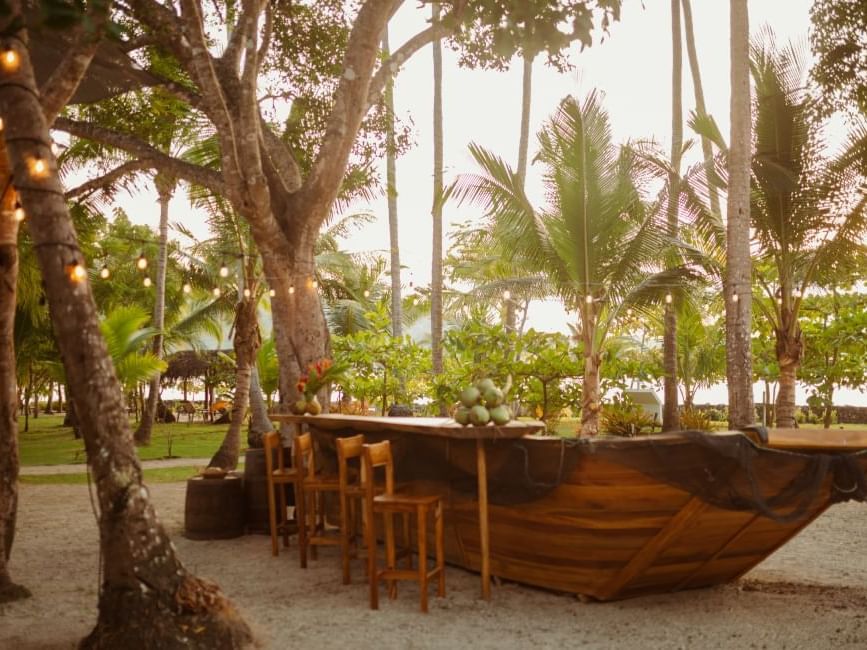 Outdoor wooden bar counter in La Barcaza Bar at Isla Chiquita Glamping Hotel