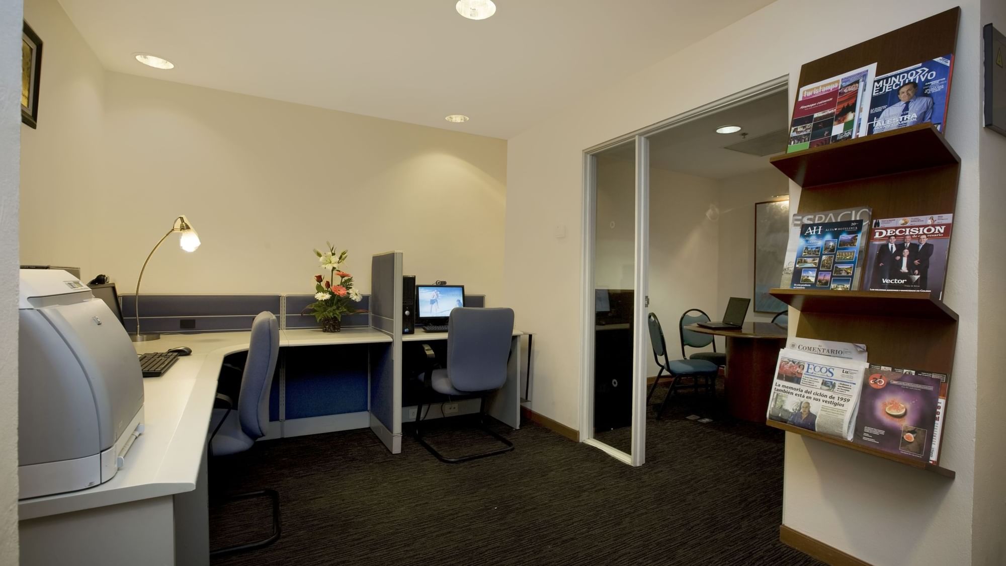 Interior of a business center at Fiesta Inn Colima