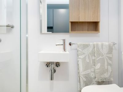 UniLodge Melbourne Central Studio Apartment - Bathroom