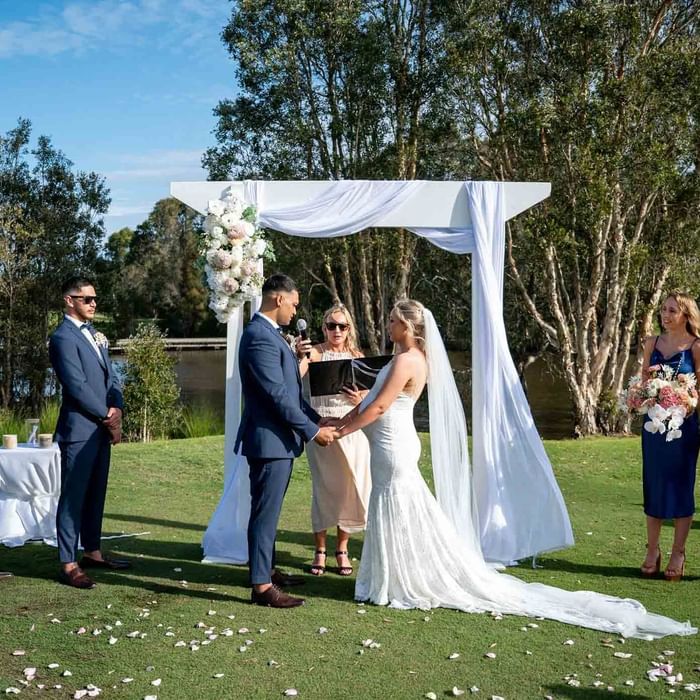 Outdoor wedding ceremony with a couple at the altar near Mercure Kooindah Waters