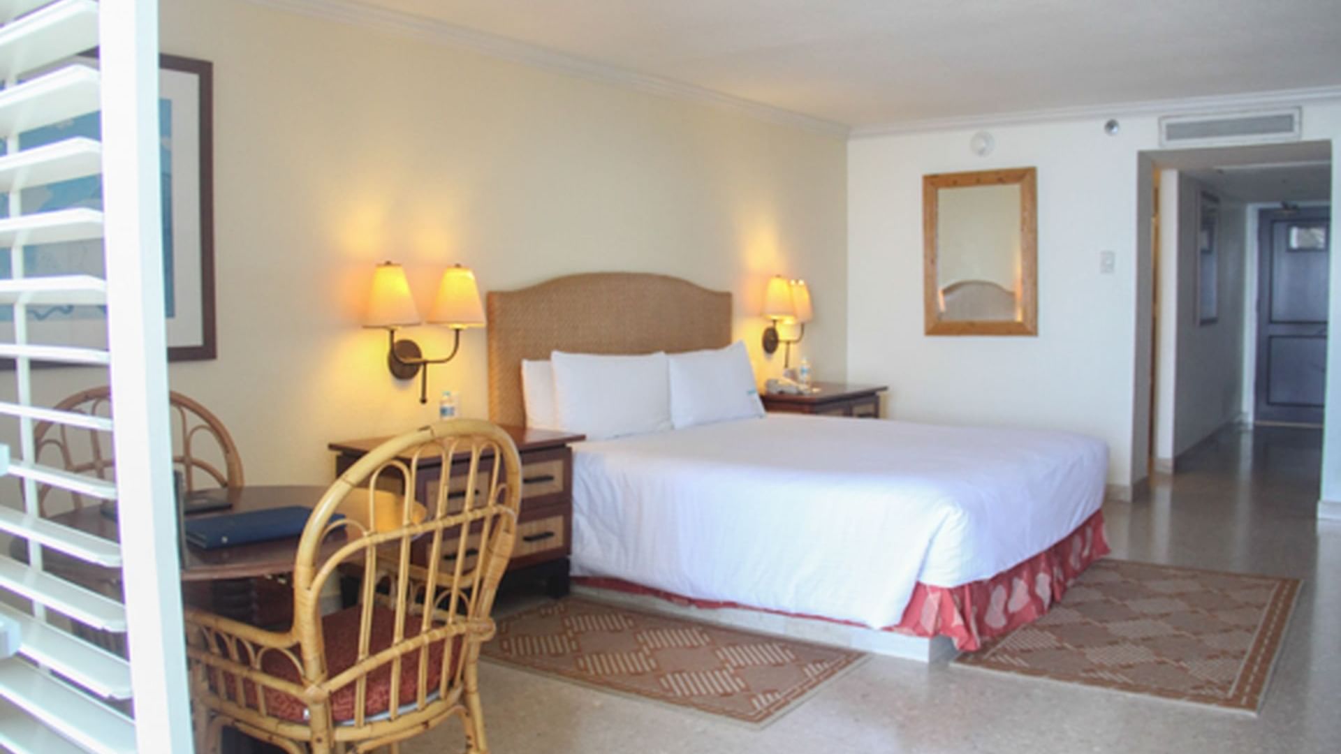 Bed & lounge area in Perla Ocean View King at Mundo Imperial