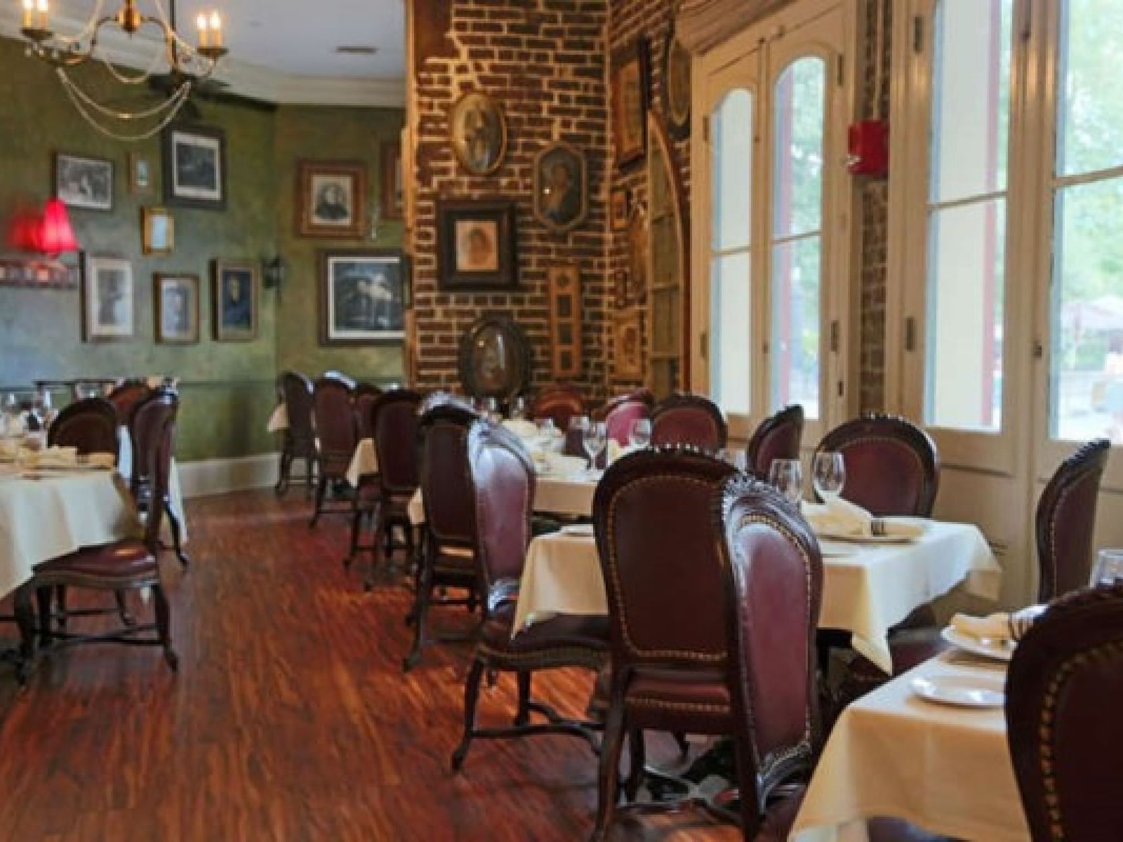 Dining area of Muriel Jackson Square near Andrew Jackson Hotel