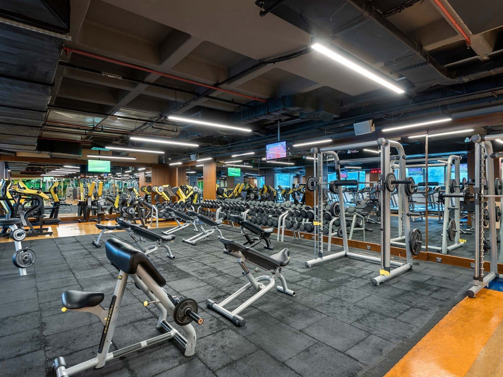 Titanic Port Bakırköy'de yer alan Befine Fitness spor salonu, son teknoloji fitness ekipmanlarıyla donatılmış modern iç mekanıyla sağlıklı yaşamın adresi