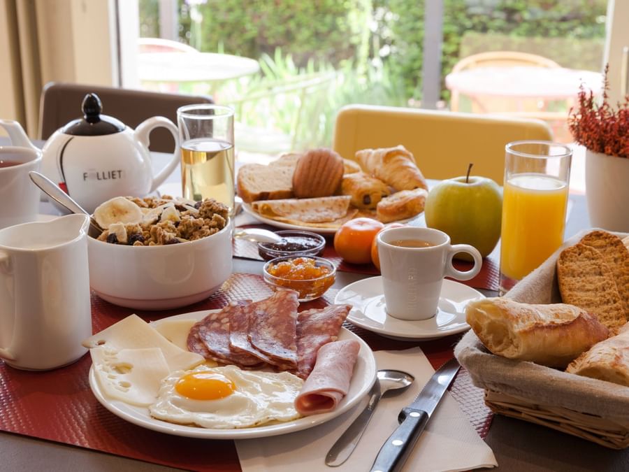 A warm breakfast served at Hotel Castel Burgond