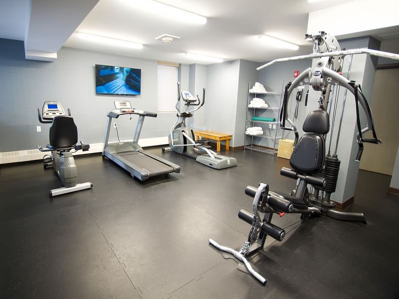 Hotel fitness room with fitness equipment and machines