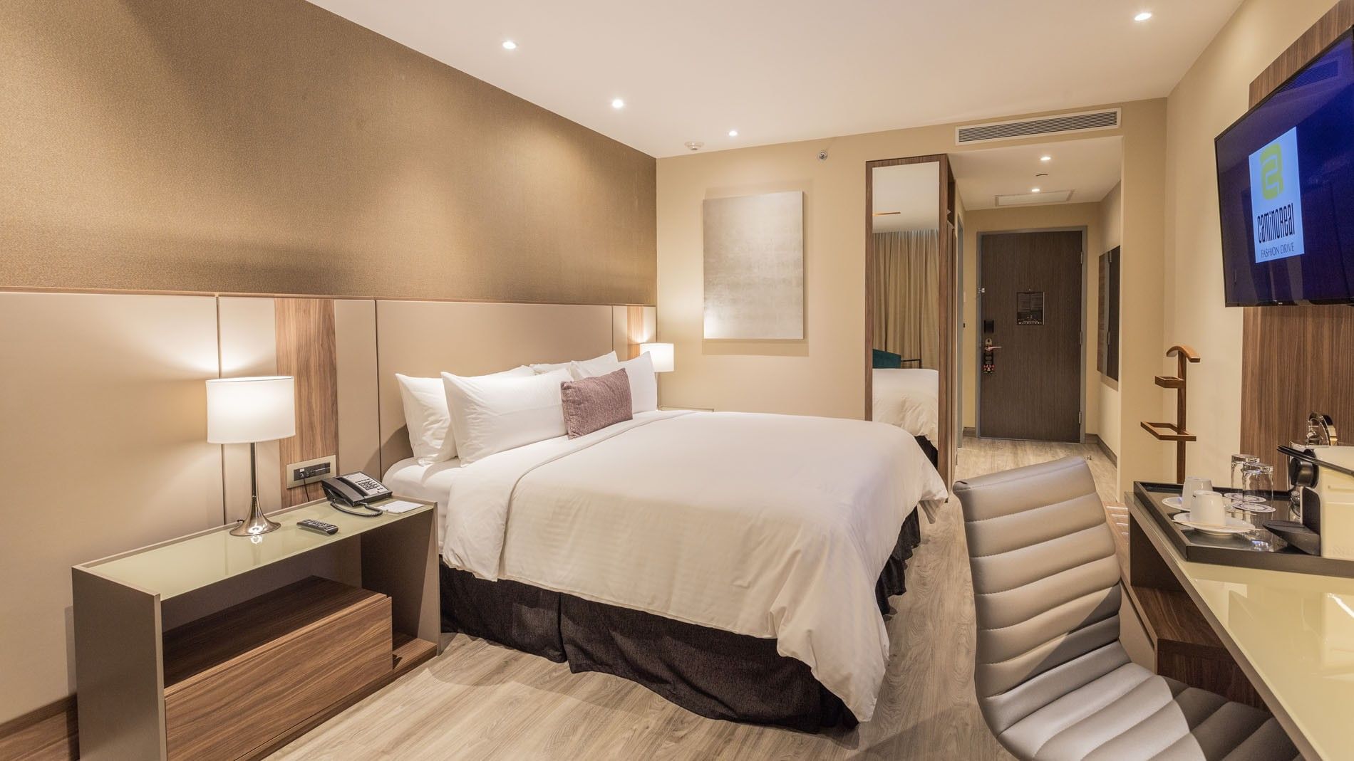 King Deluxe Superior with a large bed, desk, office chair & floor-to-ceiling mirror at Camino Real Fashion Drive, Monterrey