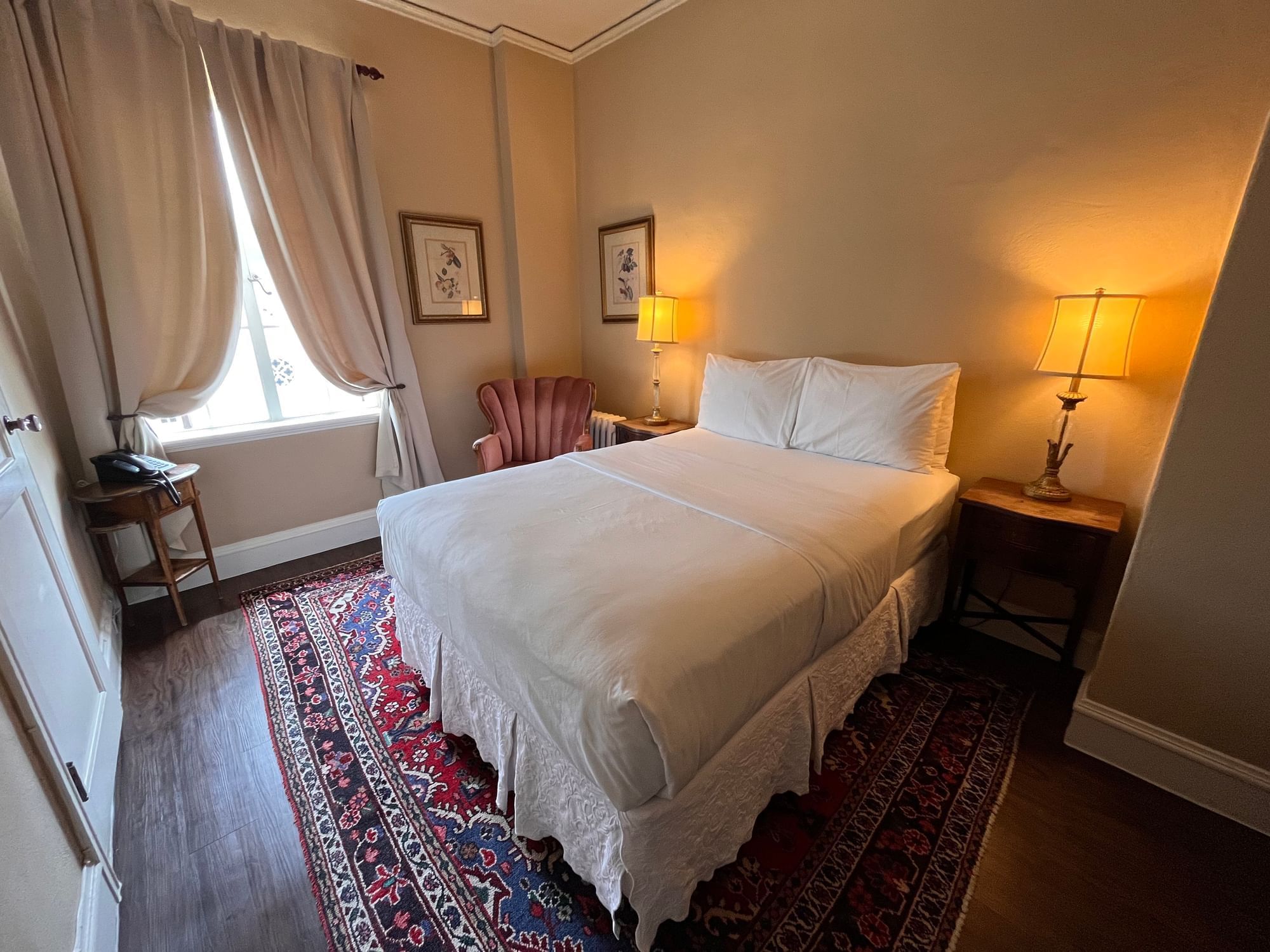 Interior of Standard Full room with a double bed at Berkeley City Club