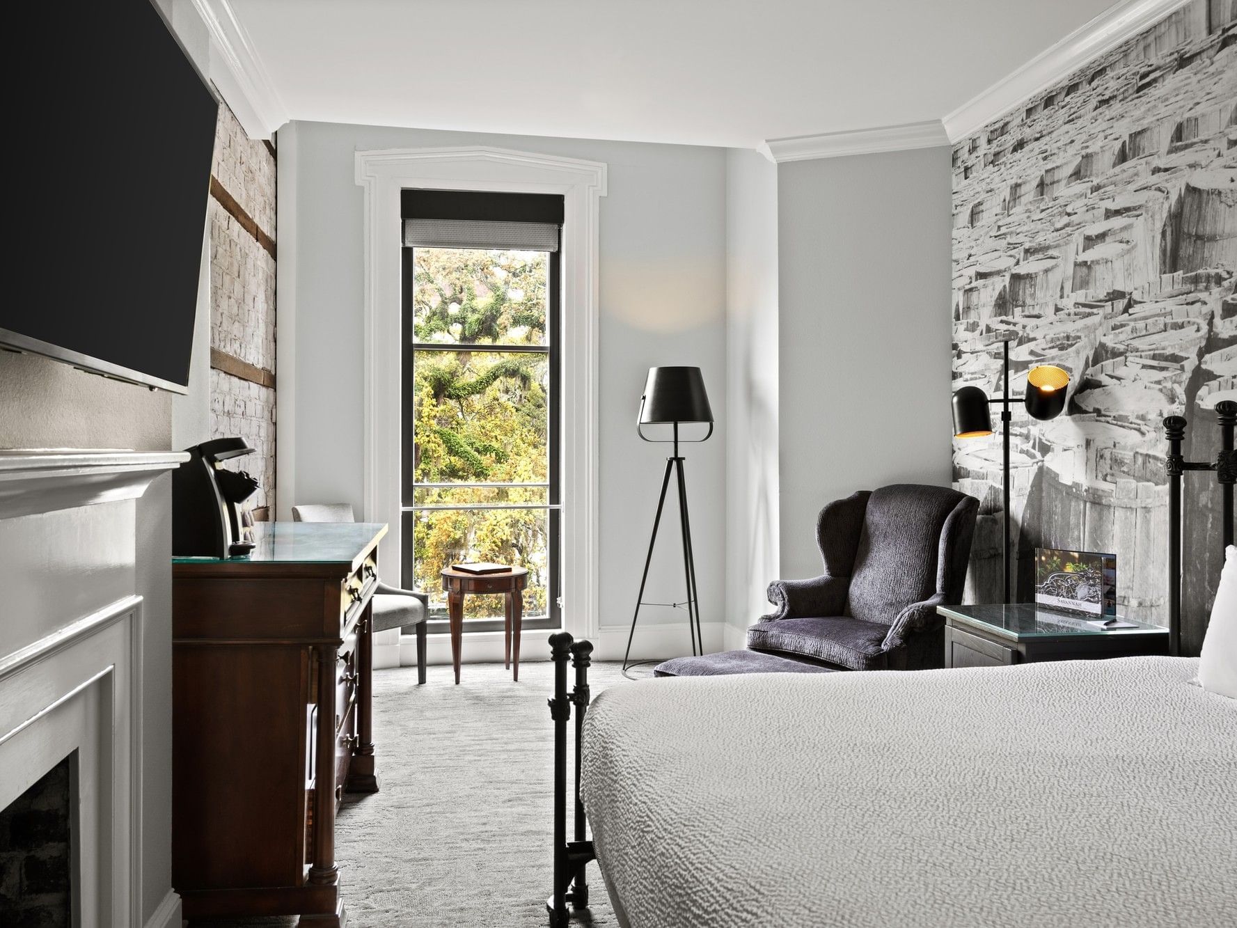 River Street Inn - City View Room with One Queen Bed