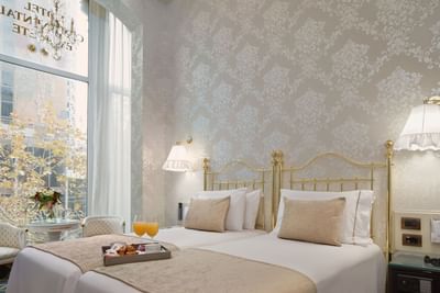 Superior exterior room with tribune