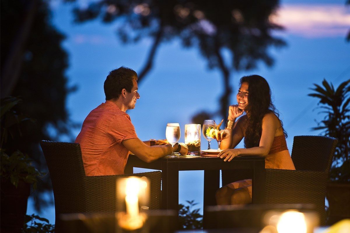 Couple having a romantic dinner in Manuel Antonio