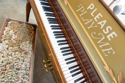 Hi-Lo hotel piano