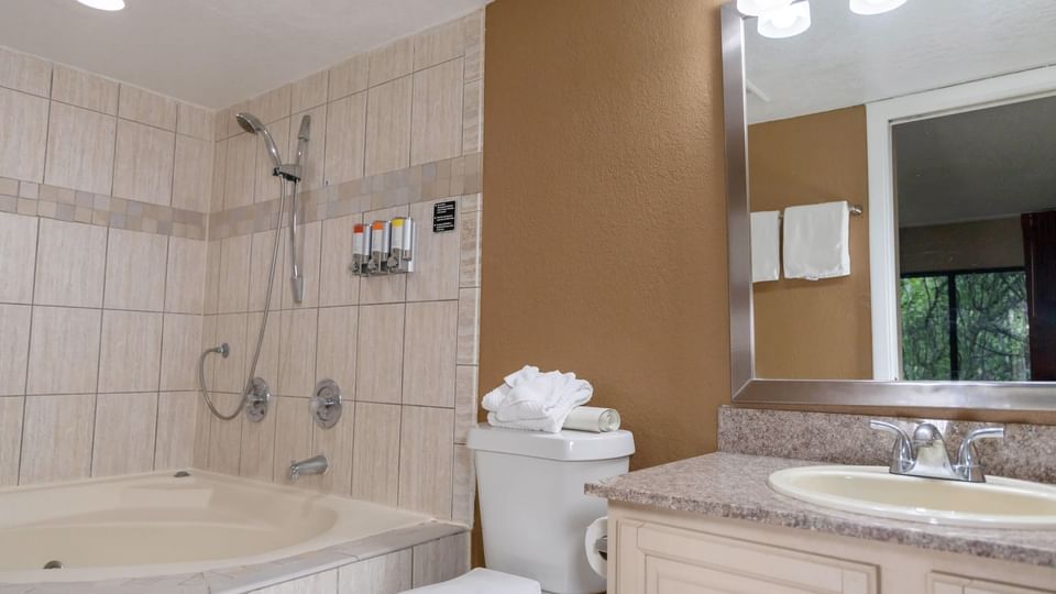 Bath in One-Bedroom Suite at the Oaks, Legacy Vacation Resorts
