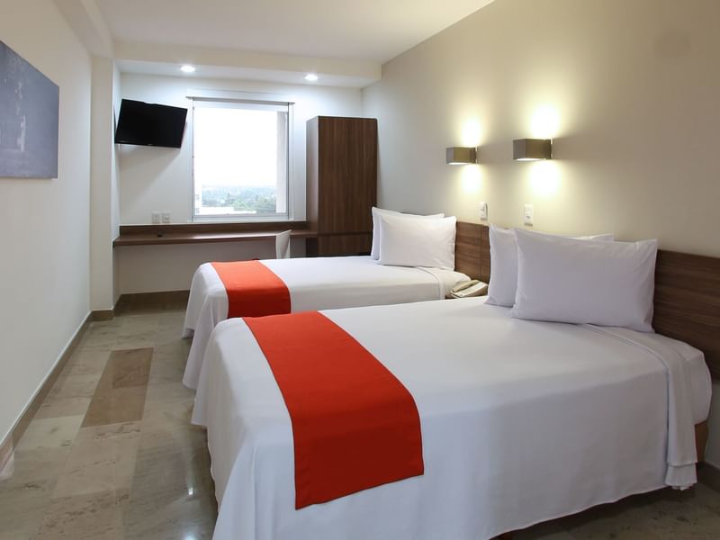 Habitación accesible con zona de trabajo en One Hotels