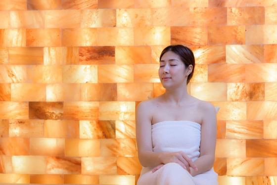 Lady getting Salt Relaxation in Spa at Amatara Wellness Resort