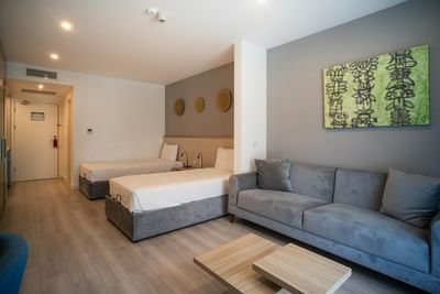 Two beds with seating area in Double Room at The Hub Acunmeyda