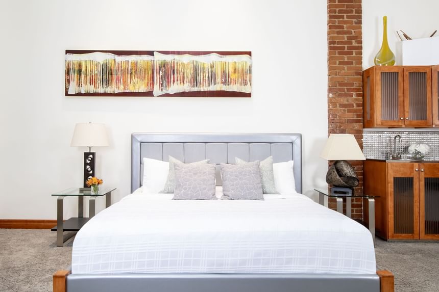 Comfy bed & kitchenette in King Superior Refresh at Retro Suites Hotel