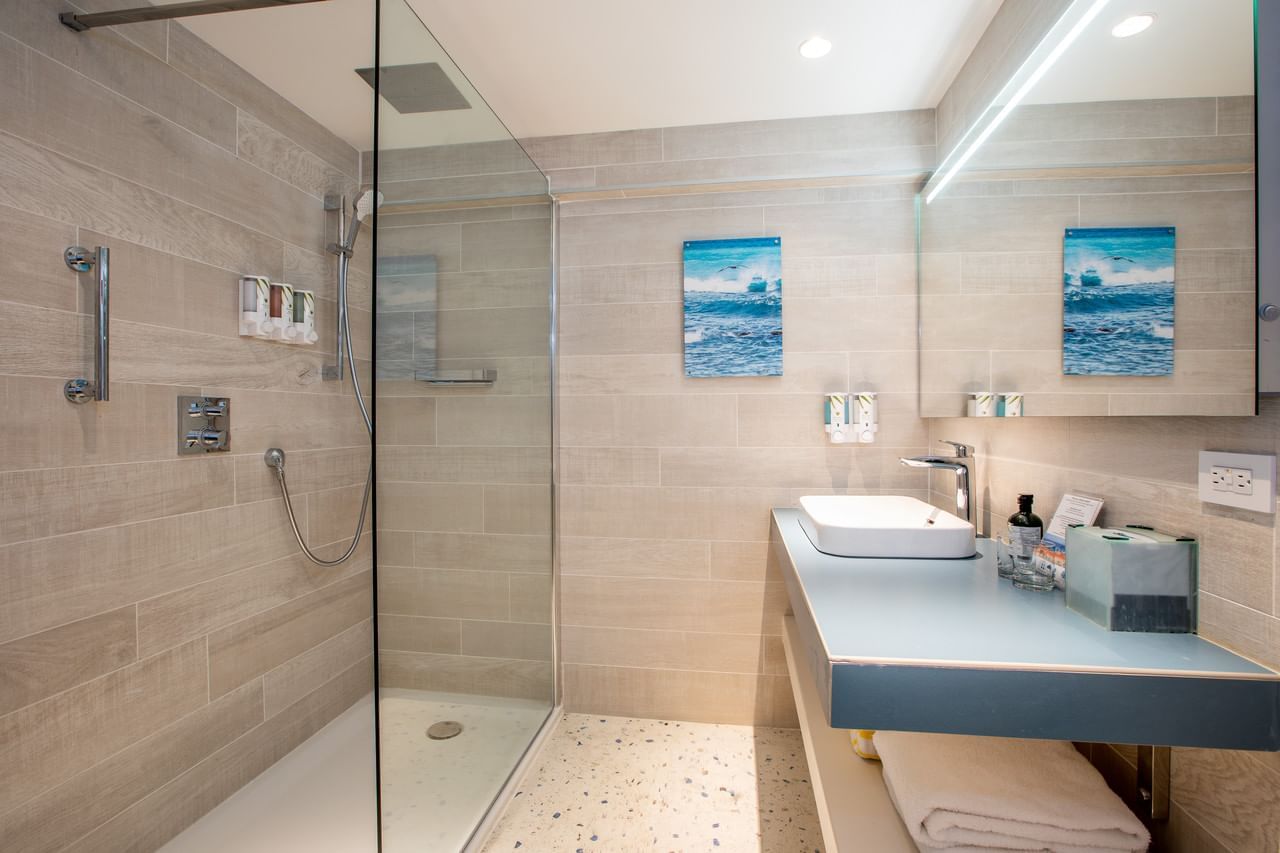 Bathtub & shower with vanity in Honeymoon Suite at Amsterdam Manor Beach Resort