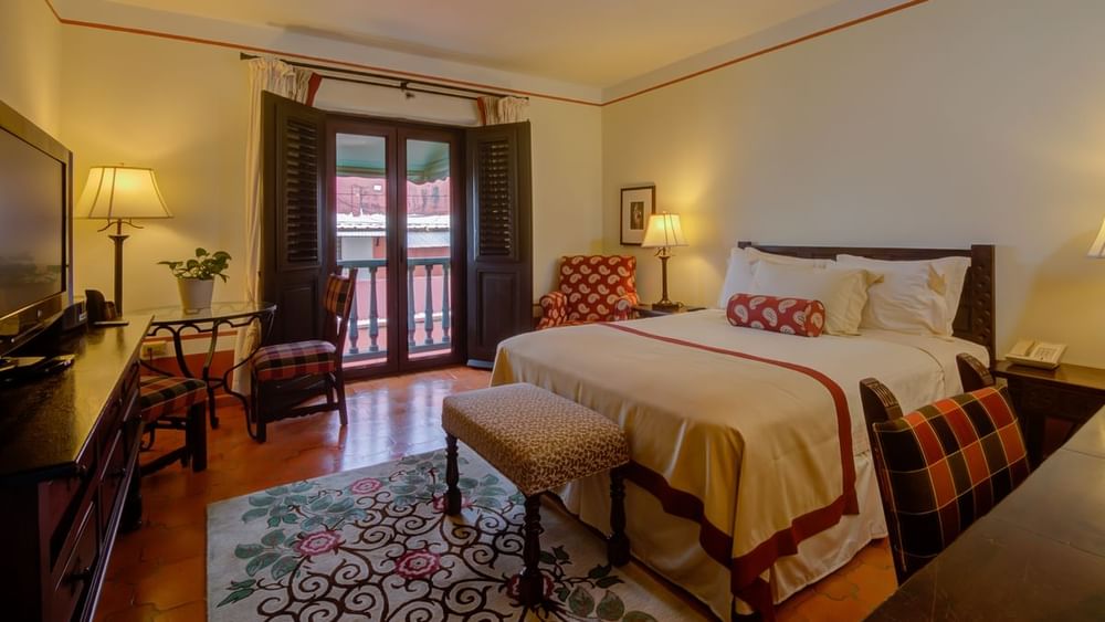 Queen Deluxe Room with balcony area at Hotel El Convento