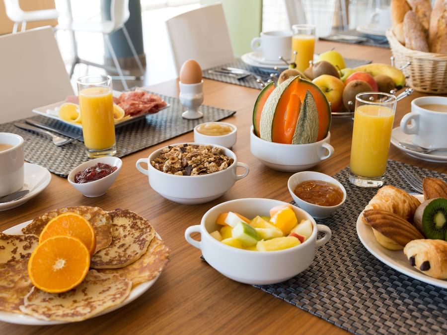 A warm breakfast served at Hotel Ecoparc