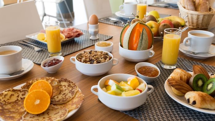 A warm breakfast served at Hotel Ecoparc