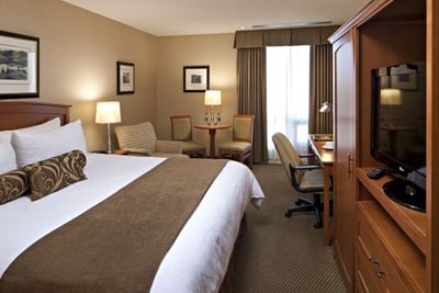 Executive King Guestroom with one bed at Carriage House Hotel
