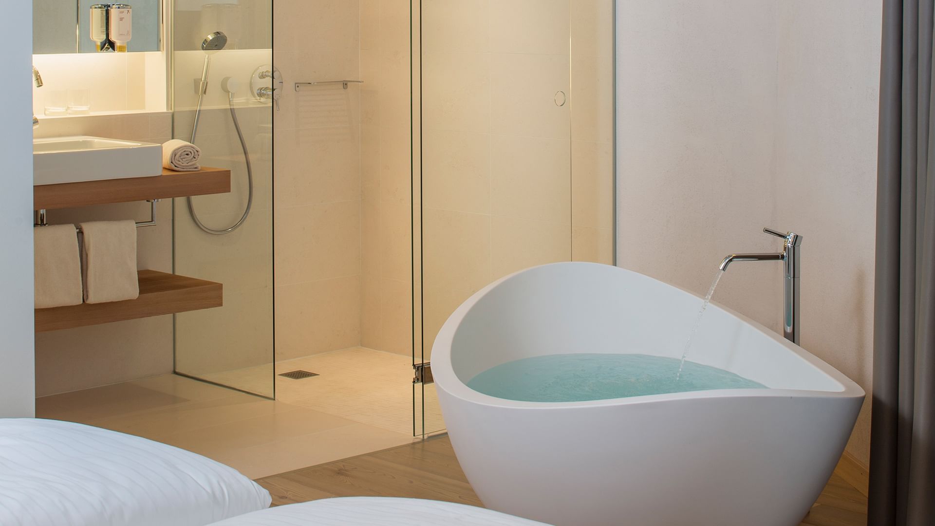 Bathroom Bathtub in Residence Deluxe at Falkensteiner Hotels