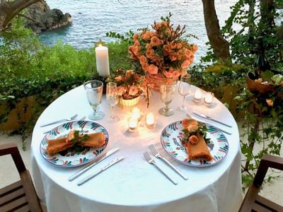 Grand dining table set-up for 2 at Cala de Mar
