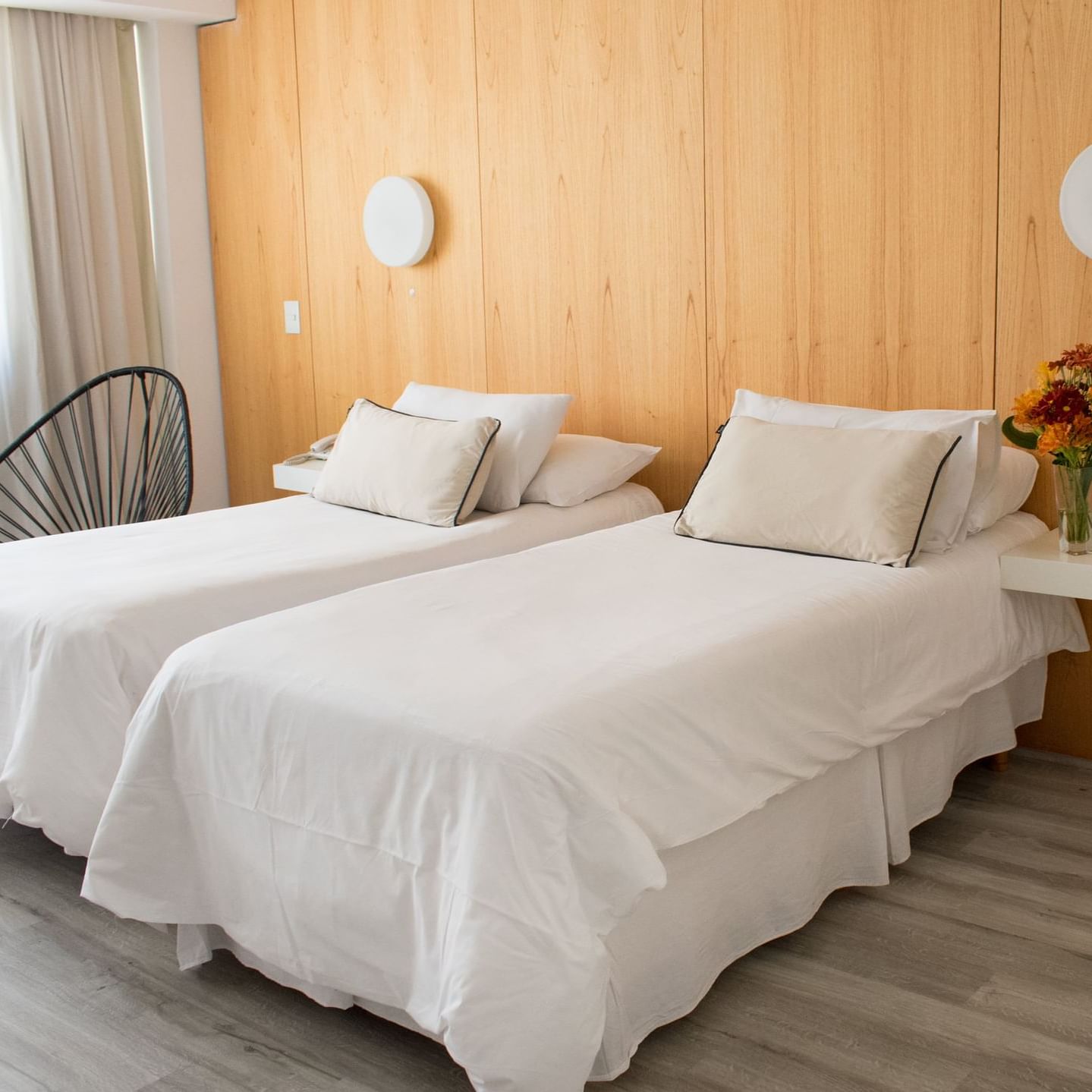 White sheeted beds in a room at DecO Recoleta Hotel
