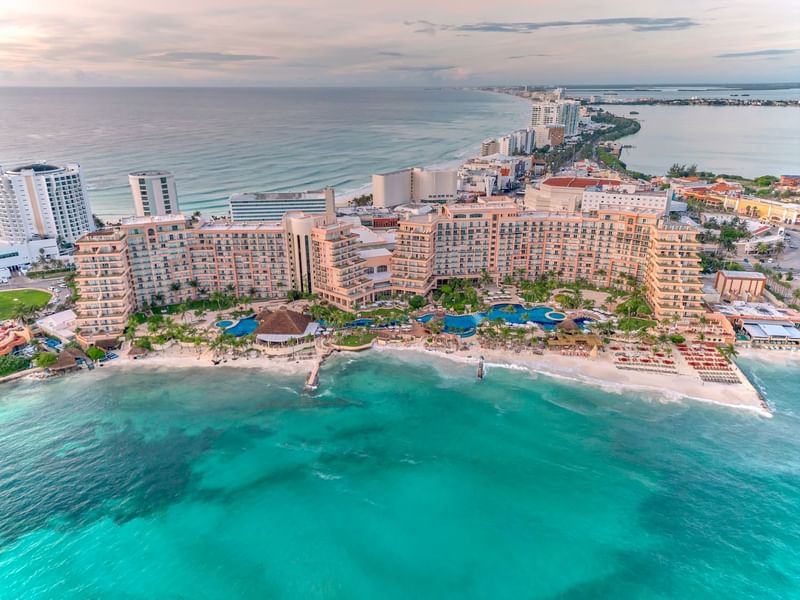 Aerial view of Grand Fiesta Americana Coral Beach Cancún exterior with the ocean