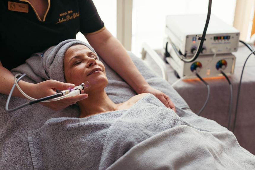 Skin Vital Concept Behandlung im Wellnesshotel Liebes Rot Flüh, Tannheimer Tal