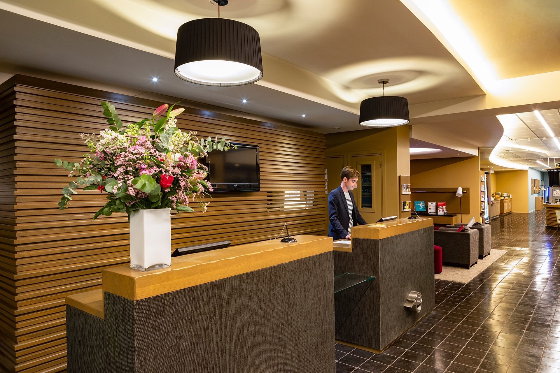 Vue extérieure de la réception, Escale Oceania Aix-en-Provence