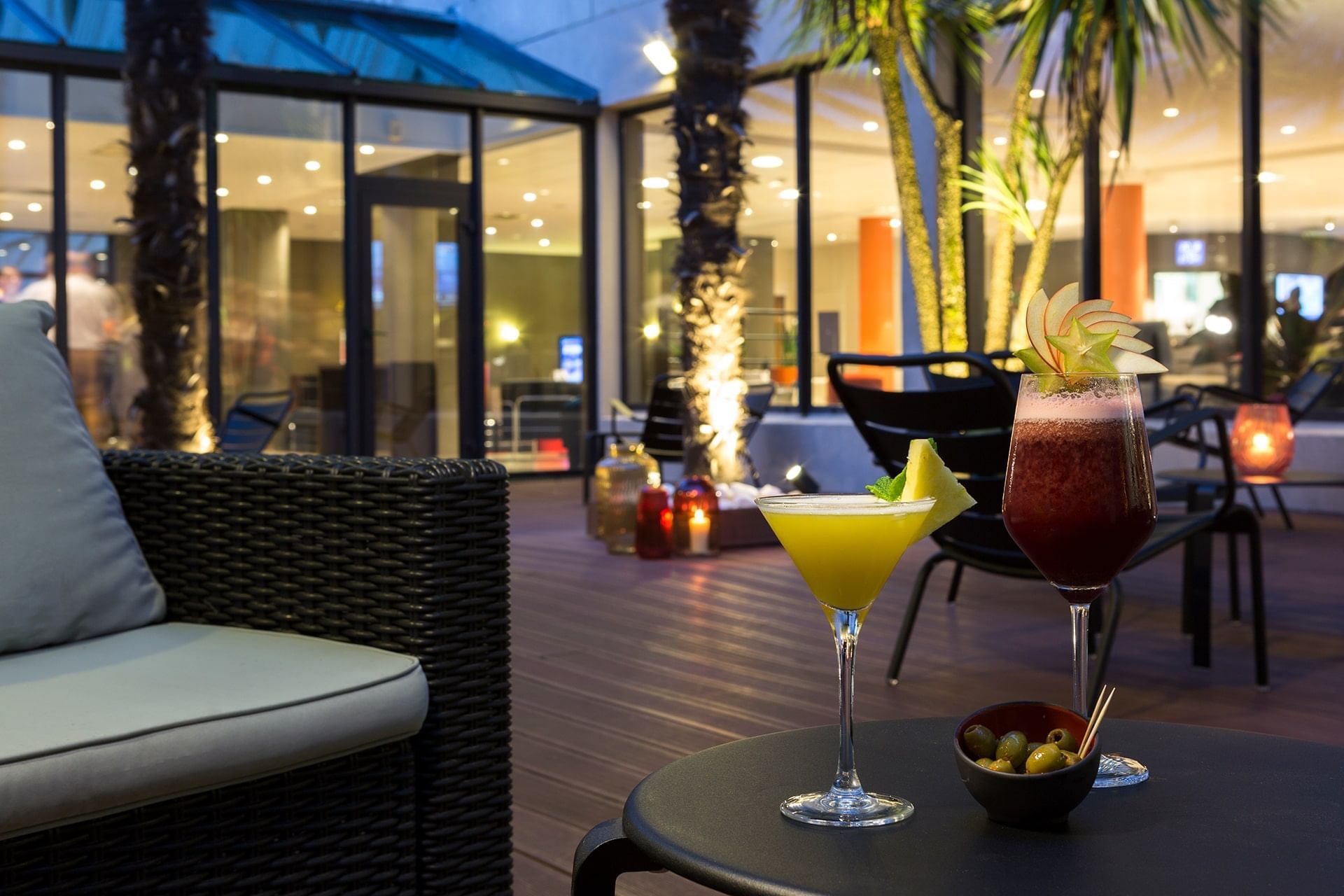 Cocktails served by the outdoor lounge, Oceania Nantes Aéroport