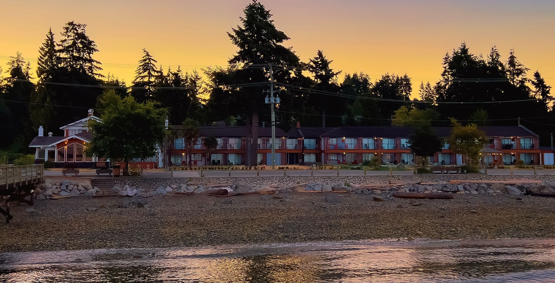 Diskutere landmænd massefylde Discover The Newest Coast Hotel In Sechelt, BC On The Sunshine Coast
