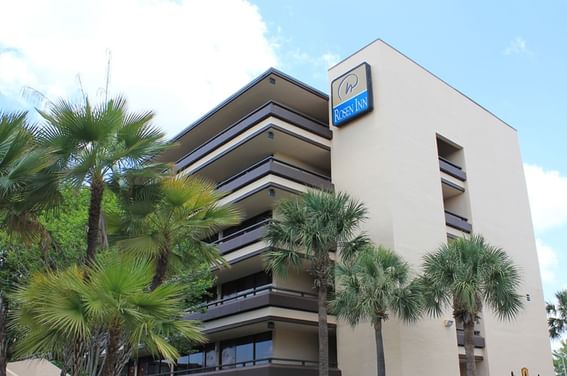 Low-angle view of Rosen Inn Hotels and Resorts exterior